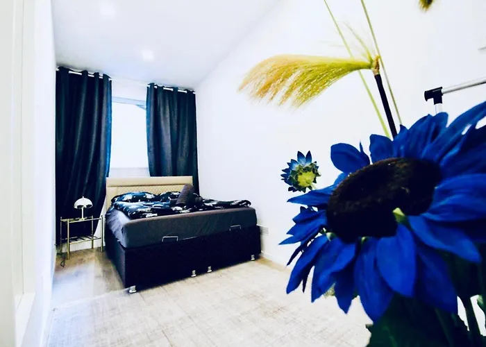 Апартаменты Budget-friendly 2-bedroom With Living For 5