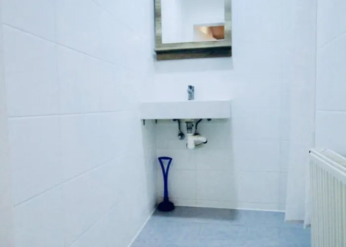 Budget-friendly 2-bedroom With Living For 5 * Вена