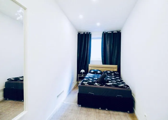 Budget-friendly 2-bedroom With Living For 5