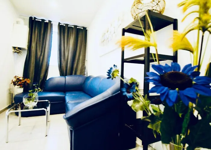 Апартаменты Budget-friendly 2-bedroom With Living For 5